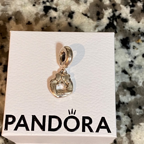 Pandora Wreath Charm - Picture 3 of 4